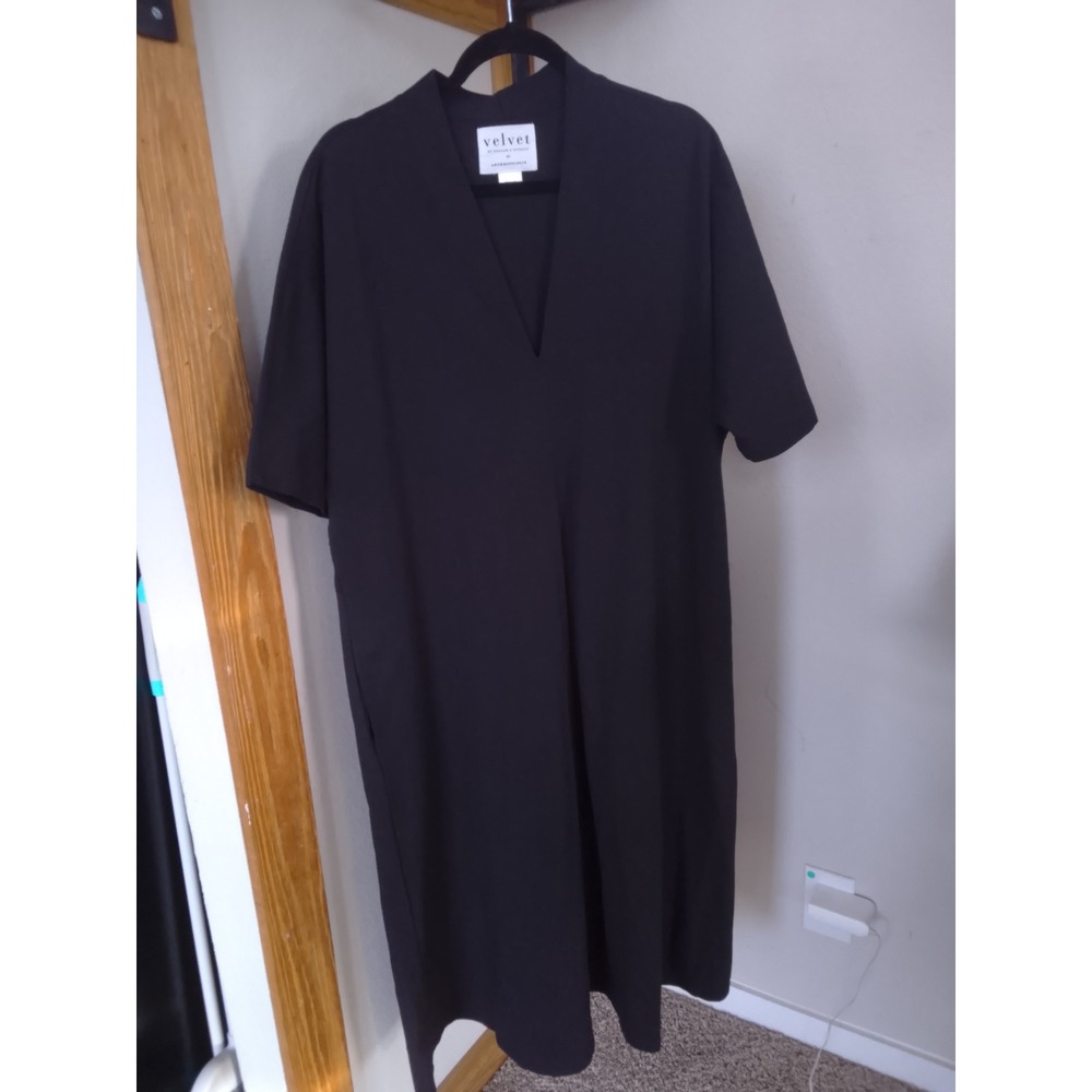 Velvet by Graham & Spencer Anthropologie Black V-Neck Shift Midi Dress, 3X
